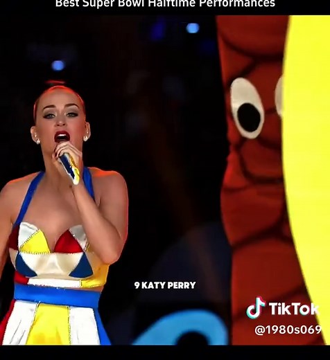 Epic Super Bowl Halftime Show Moments: Snoop Dogg's Performance