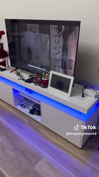 Mesa moderna para tu televisor: transforma tu casa