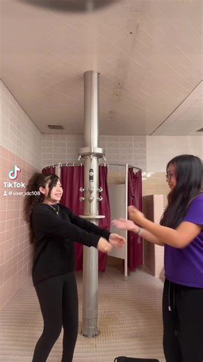 @𝒮𝑜𝒻𝒾𝒶🌟 #schoollife #paperplatesdance #fypシ | dance