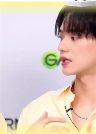 🦆*talks*🐰: Grandpa Keng~🦆: *about to sulk* Grandpa Keng is fine, uncle Keng, Mr. Police officer (what ppl called him at the time)🐰*quick to coax*: Awwwww i was just teasing🐰: Mami (fans) sent me the script to say that, I didn’t even want to say it~🦆: Mamis only sent hearts since the live start🐰: Yesterday, Namping also helped say that P’Keng doesn’t want to be a dad, doesn’t want to be a grandpa, nor an uncle!🦆: Then what do I want to be?🐰: What do YOU want to be?🦆: An older brother🐰: