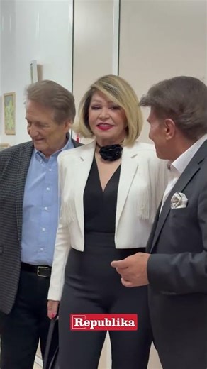 Ova lepotica je ćerka Nede Ukraden: Jelena prati mamu na festivalu “Majsko leto”