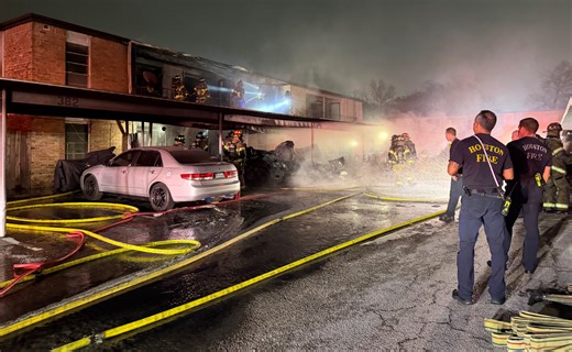 Apartment fire in Southwest Houston under investigation