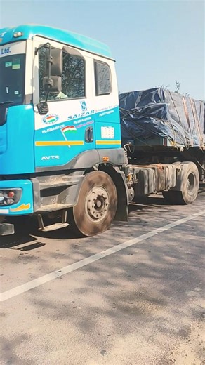 right side Innova #truckdriver #traffic