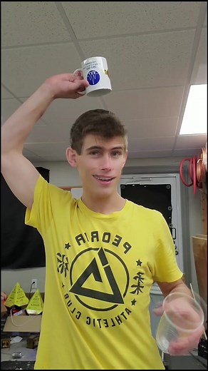 maybe chemistry IS magic?? 🤔 #tiktokpartner #learnontiktok #scienceexperiments #chemistry