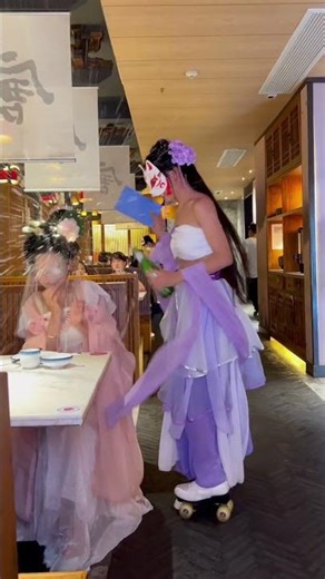 What's that guy with the umbrella in the back up thinking? 😂 #TheCoolestBottleOpeningCatOnTheInte...