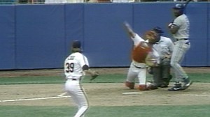 Sandy Alomar throws out Roberto Alomar at 2nd | 08/16/1992