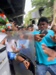 118K views · 1.7K reactions | আন্দোলনের মাঝে পুলিসের লাঠিতে আঘাত পে একজন সহযোদ্ধা কে চিকিৎসা জন্য ব্যারিকেট খুলিয়ে নিয়ে গেলাম আমরা। | Suraj Kumar Singh | Facebook