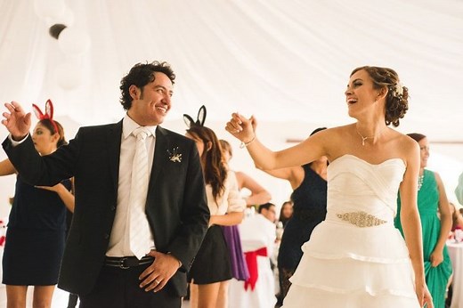 Más de 40 canciones con coreografía para animar la fiesta en la boda