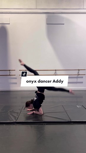 One of our talented senior dancers Addy showing off her new trick, great work! 🤍