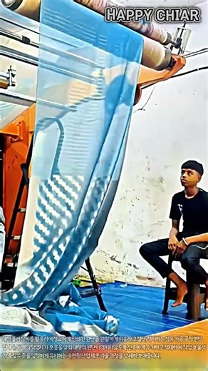 숙련된 작업자의 연속 원단 절단 및 정형 작업 현장 #worker #process #factory #machine #production
