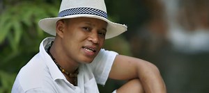 Dat'Kotry - Mitsaka horaky Ankafizo ary aparitaho #hira_tiako #hira_malagasy #lamozika Abonnez-vous pour suivre les nouveautés et actualités 👉 Facebook : https://fb.me/hiratiako 👉 YouTube : https://youtube.com/lamozika261 👉 Twitter : https://twitter.com/lamozika Nous musiques sont maintenant disponible sur https://www.lamozika.com | HIRA TIAKO