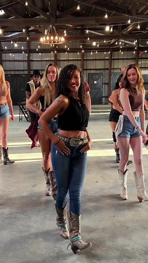 🌟 Copperhead Road 🌟 Whether you’re in your living room, or at a bar… this is a signature country line dance anyone can learn! ▪️Difficulty Level - Easy ▪️16 Count ▪️4 Wall We’ll see ya on the dance floor this January 2024 🪩 All Boogie, No Drama, Y’all!!! #nashvilledancefest #ndf2024 #copperheadroad #dancetutorial