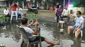 MP town residents throw “beach party Goa style” in unique protest
