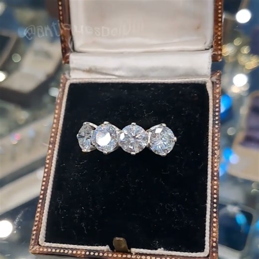 #005 DR645 Fantastic four stone diamond ring from the vintage era