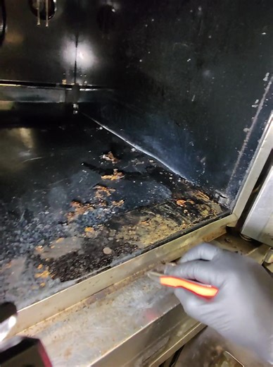 Oven cleaning at its finest💪🏼 | Oven Cleaning