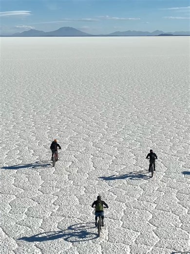 Remote mountain lodges across our Travesía Atacama–Uyuni, gateways to exploring the vast Andean Altiplano and the Uyuni Salt Flats. #ExploraTravel #GoDeeper #TravesiaAtacamaUyuni #Atacama #Uyuni