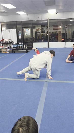 Learning Ground Swipes today. #hmong #bboy #bgirl #sixstepacademy #vuesblackbeltcenter #breakdance | Vue's Black Belt Center