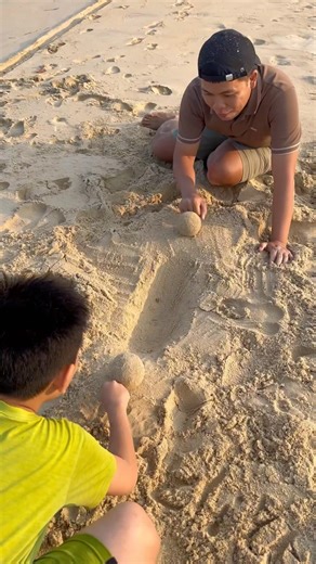 Chọi đất tuổi thơ | Ai đã từng chơi trò này #shortvideo