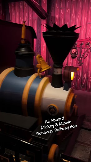#train #ride #mickeyandminnierunawayrailway #disneyhollywoodstudios #waltdisneyworldresort