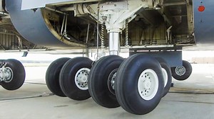 US C-5 Galaxy Shows Off Its Massive 28-Wheel Landing Gear in Action