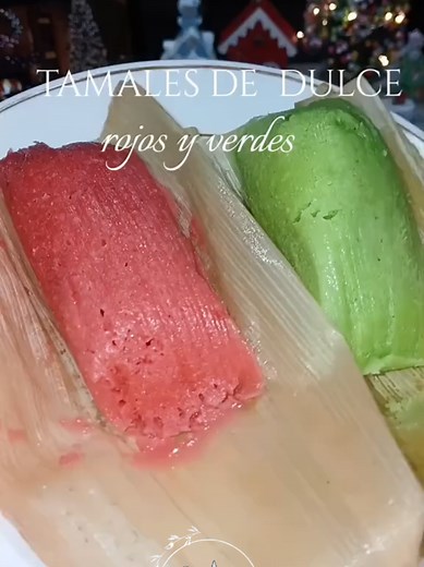 Deliciosos tamales dulces rojos y verdes