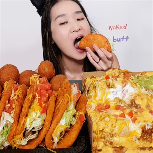 Eating Taco Bell's Fried Chicken Chalupa and Nachos with extra cheese! #mukbang #asmr #tacobell #chalupa #tacos #fastfood | Peggie Neo