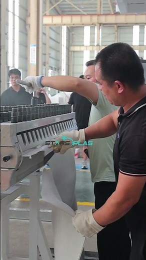 Extrusion Machine in Flooring Production–Smooth Purge Material Removal