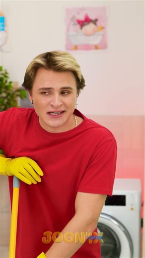 معركة المماسح: أيهما يستحق؟ 🧽⚔️