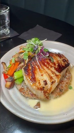 Entourage in Naperville! Great spot! #entourage #naperville #goodfood #chicago @entourage