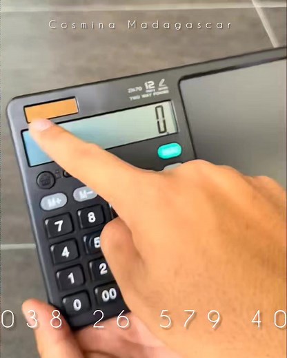 ⚡ Calculatrice Mathématique avec écran et Bloc-Notes, Calculatrice LCD, Tablette Multifonctionnelle, Croquis, Mémos, Précis ⚡ ✅ 30 000Ar Machine à écran LCD 1 stylo - Multifonction : la conception polyvalente du tableau d'écriture de la calculatrice vous permet non seulement d'effectuer des calculs, mais peut également être utilisée pour l'écriture manuscrite, les croquis et les mémos, vous permettant d'effectuer plusieurs tâches sur un seul appareil, ce qui est pratique, pratique, mais efficace
