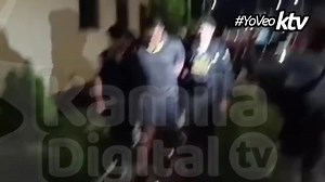 #Yoveoktv | Trujillo El grupo especial contra el crímen organizado GRECCO, logro la captura de 8 sujetos, sindicados como presuntos integrantes de banda criminal " Los Cachacos de Yolin", entre ellos, el hermano del lugarteniente del líder de "Los pulpos". Asimismo el teléfono celular incautado a uno de los sujetos se encontro números y conversaciones de algunos policías con el lugarteniente de la banda, por ello se investiga si tienen vínculos con esta red críminal. 🌐Ktv - Periodismo al servic