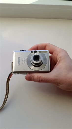 📸 MySpace mirror selfie era — Canon IXUS 55 compact digital camera #Y2K #2000s #Digicam
