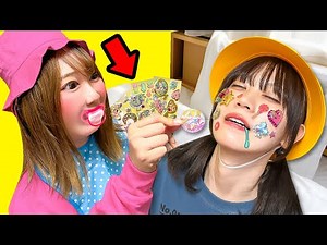 やめて〜＞＜赤ちゃんがシールでイタズラ⁉︎小学生の宿題もランドセルもシールだらけ…学校で先生に怒られる⁉︎ママの大切なバッグが…⁉︎【寸劇】