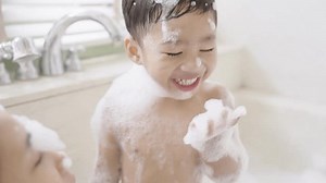 Boy Taking Bath Tub Take Bath: Video có sẵn (100% miễn phí bản quyền) 1101764273 | Shutterstock