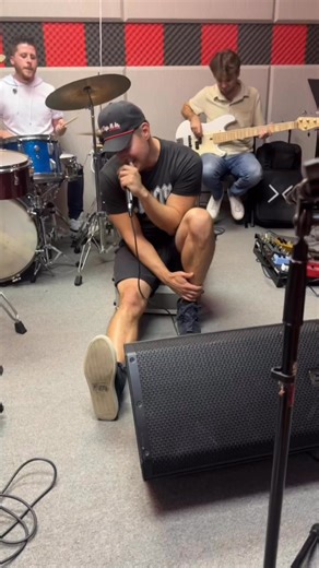 Facebook asked me to create a reel to “introduce” myself….I think this does a pretty good job 😜 What do you think? | Josh Henderson