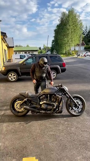 13K views · 391 reactions | What's your favorite motorcycle trend right now? Let's swap insights! Which trend is making waves in the bobber world and has your full attention? ️  by davidhook #motorcycle #bobberbrothers #custom #bobber #bobberbuild #riders #brotherhood #oldystyle #moto #bobbermmotorcycles | Bobber Brothers | Facebook