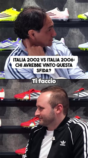 Alessandro Nesta mette a confronto due generazioni leggendarie: Italia 2002 contro Italia 2006. Quale squadra avrebbe vinto sul campo? Secondo l’ex campione, se il 2002 poteva contare su una qualità individuale leggermente superiore, il 2006 rappresentava la maturità perfetta per il tetto del mondo. Un ricordo agrodolce, con un pensiero speciale per due icone come Maldini e Vieri, che avrebbero meritato di alzare quella coppa tanto quanto chiunque altro. #AlessandroNesta #Italia2006 #NazionaleIt