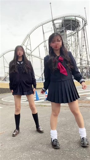 赤いスカーフのセーラー服の魅力