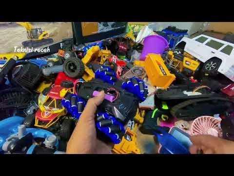 Memilih barang bekas, mendapatkan handphone, motor mainan, mobil remot dan dinamo mobil remot