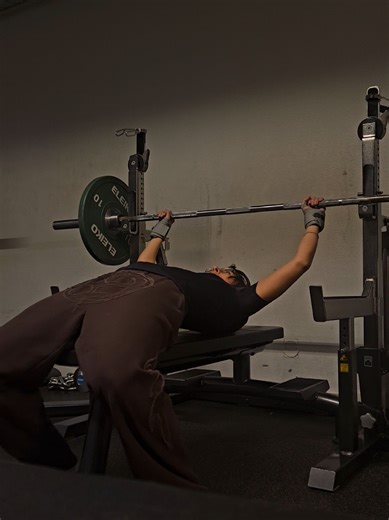 Går fan inte framåt längre 😊🔫 #GymTok #benchpress #gymgirl #fyp #viral