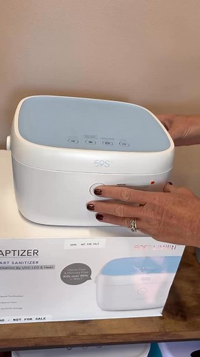 The Liviliti Paptizer UVC - CPAP Cleaner & Sanitizer 🔥 The Paptizer uses LED technology to kill 99.9% of all bacteria! Use it for your CPAP equipment or phones, keys, wallets, glasses, etc. | Family Medical Supply and CPAP Store