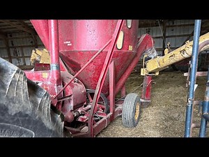 Allis Chalmers 6080 grinding feed and spreading manure