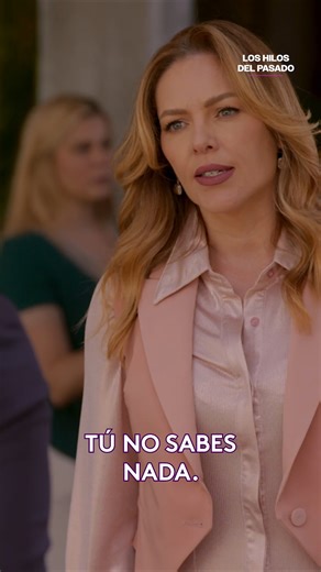 Novelas de Univision | "¡Acéptalo de una vez, lo perdiste!"🔥 Roberta enfrenta a Carolina y le advierte que cuidará el amor de Manuel 😱 #LosHilosDelPasado, lunes... | Instagram