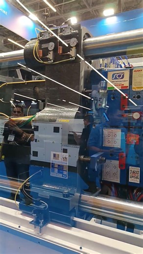 Aquí no es una sola cosa. Es todo trabajando bien. 📉 Molde con hot runner HUSKY.