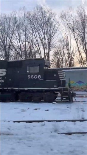 NS GP38-2 5608
