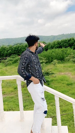 up broken heart. 01 on Instagram: "Actress and reality show star Shefali Jariwala, best remembered for her iconic appearance in the Kaanta Laga music video and her participation in Bigg Boss 13, has passed away at the age of 42. Her sudden demise has sent shockwaves through the television industry and left fans heartbroken. 364 According to initial reports, Shefali suffered a sudden cardiac arrest late Friday Gnight, between June 27 and 28. She was 3,468 rushed to Bellevue multi specialty hospit