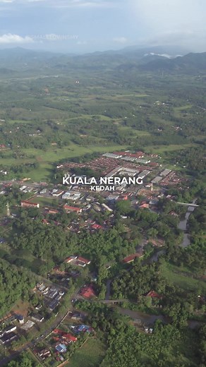 Kuala Nerang, Kedah has so much to offer. The town is filled with many food spots and is surrounded by untouched jungles and rivers. Thank you for inviting and hosting us Majlis Daerah Padang Terap #kualanerang #padangterap #kedah #malaysiatrulyasia #smalltownsMalaysia #nature #food #hometown #kampung