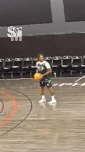 That crossover was NOT necessary 😭 #basketball