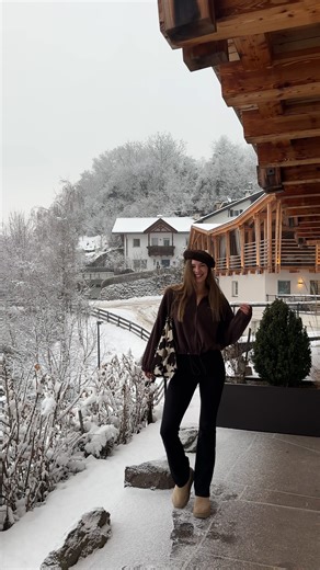 Kate Trigub | Content creator | UGC | Cyprus model | strong joints = better turns👀 jumper - @giorgiann , 15% off with code KATE15🤎 | Instagram