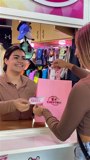 Curvy Fit🏋🏻‍♀️💗 | Ropa Deportiva para dama on Instagram: "Adquiere tu TARJERA DE FIDELIDAD y tus ¡medias GRATIS! en enero 🥳 🎁💪🏻 Si tu meta es iniciar este 2026, Curvy Fit de Premia🏆 desde ahora puedes adquirir nuestra tarjeta de fidelidad✨ donde obtendrás grandes descuentos Además que si compras a partir de enero optas por unas medias completamente gratis ¡regalo de Curvy! 🎁 ¿Y tú, te lo vas a perder? 😎 📍 Te esperamos en el C.C Caihua, Cagua. Estado Aragua de 10:00 AM a 7:00 PM 📍 Mod